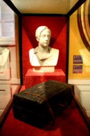 Henri Comte de Chambord et sa valise.